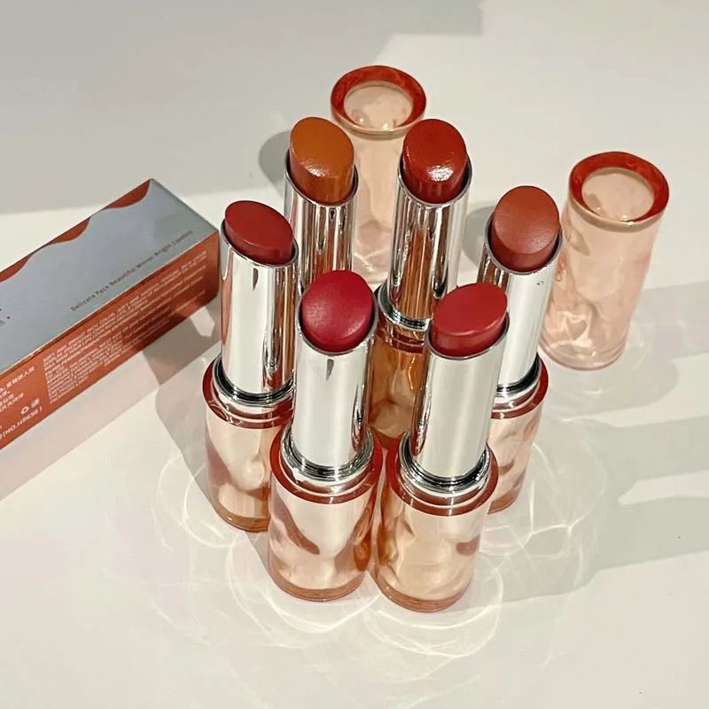 Beauty Without Makeup - Rossetto leggero a specchio Trucco delicato